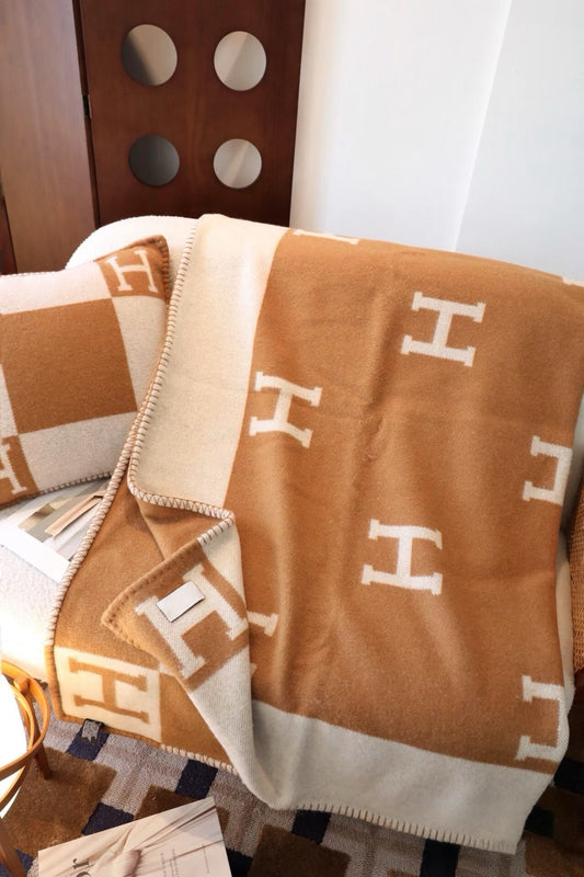 Luxury Fashion Pillow Cover Throw Blanket